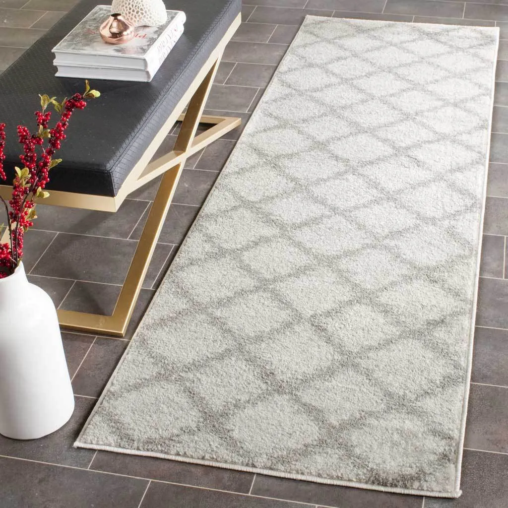 Adirondack Diamond Ivory/Silver Runner Rug