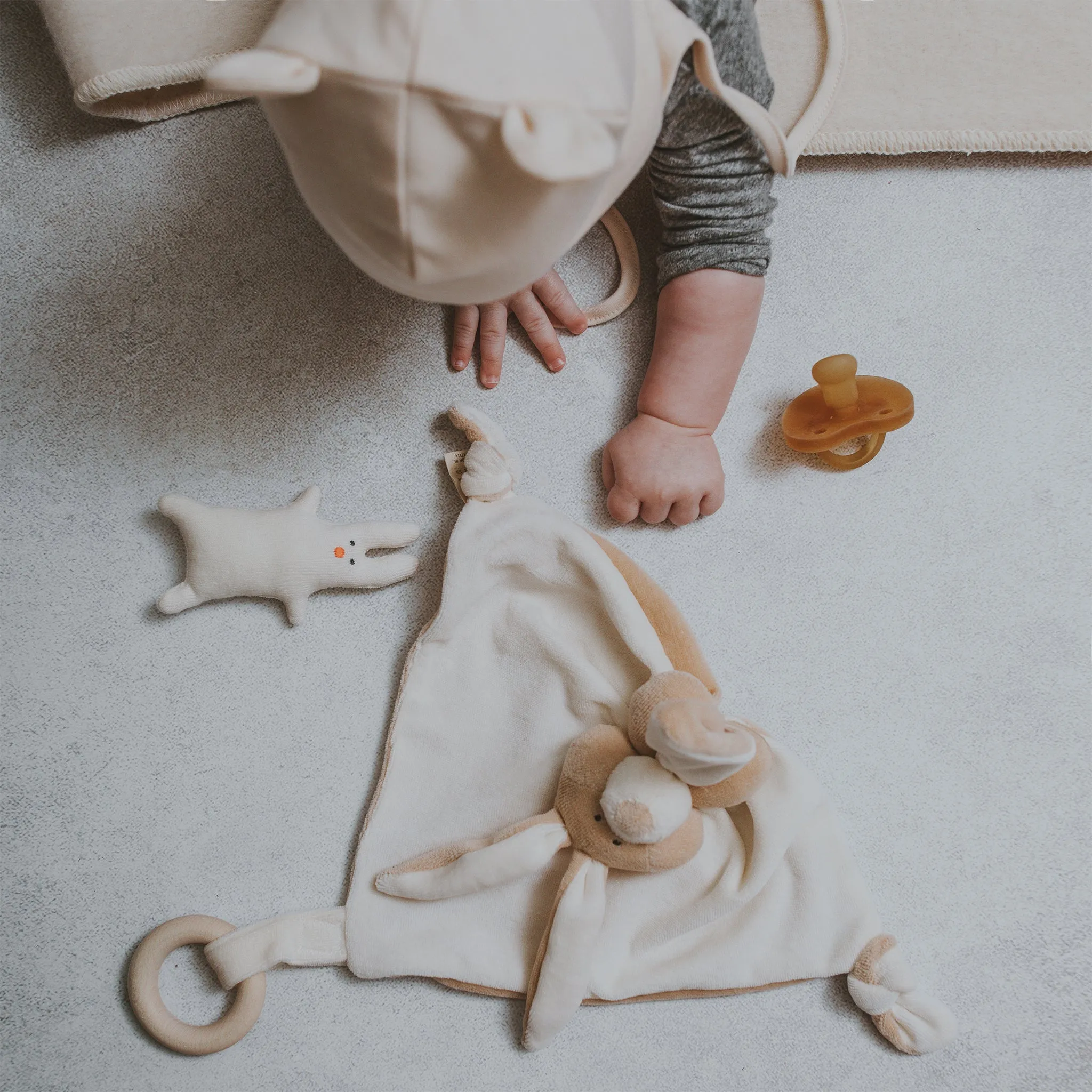 Comforter with teether BUNNY