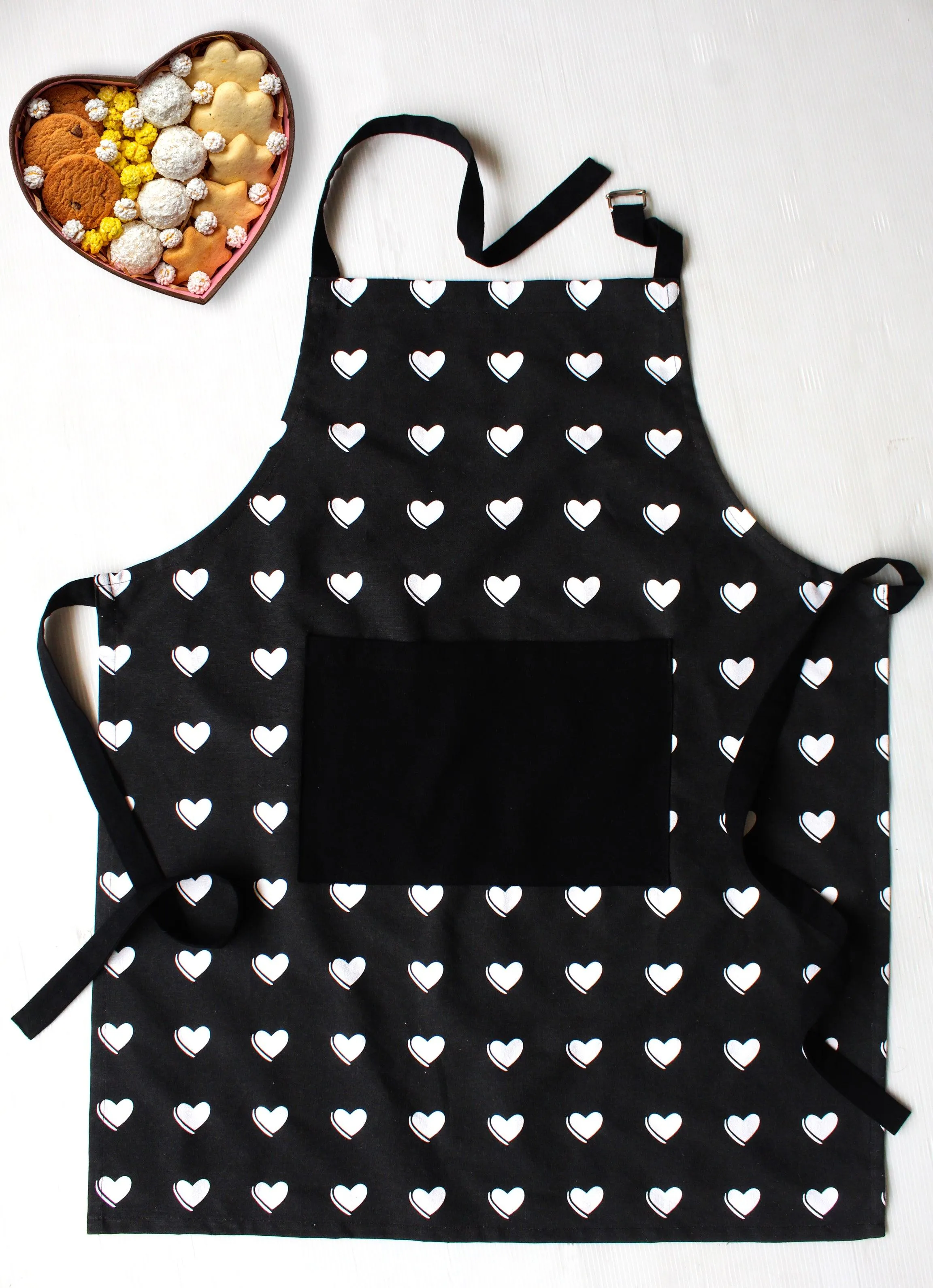 Cotton Black Heart With Solid Pocket Free Size Apron Pack Of 1