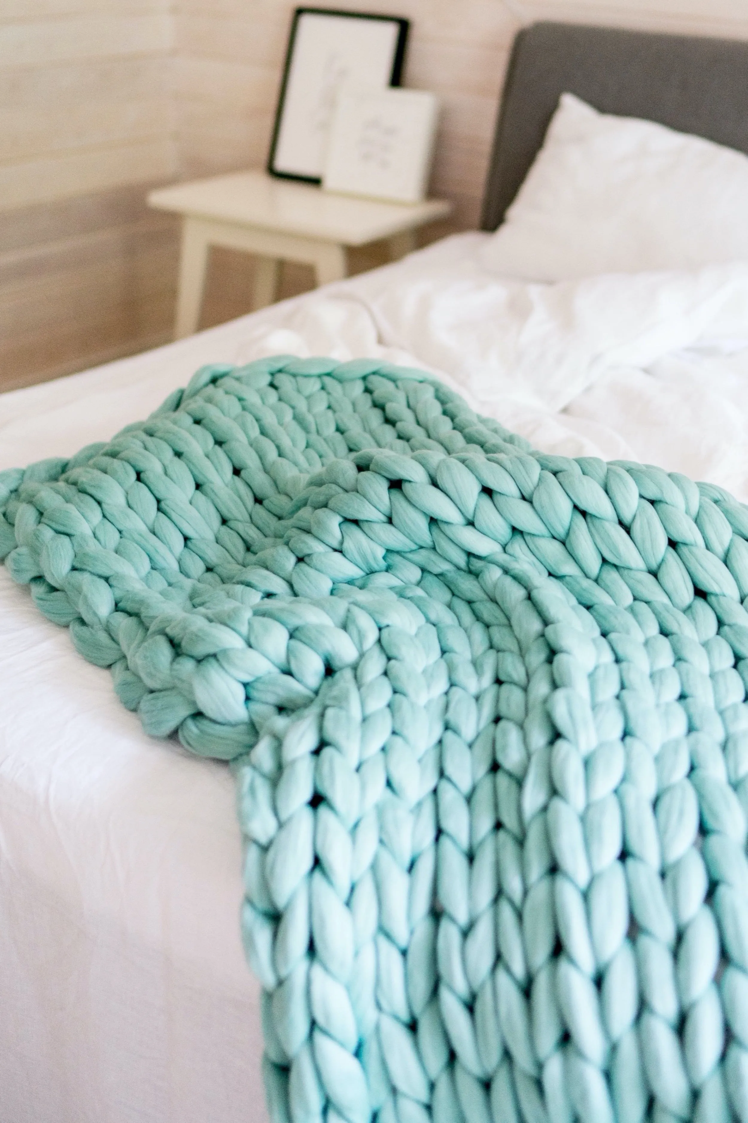 Medium throw blanket 40”x60” (100x150 cm)