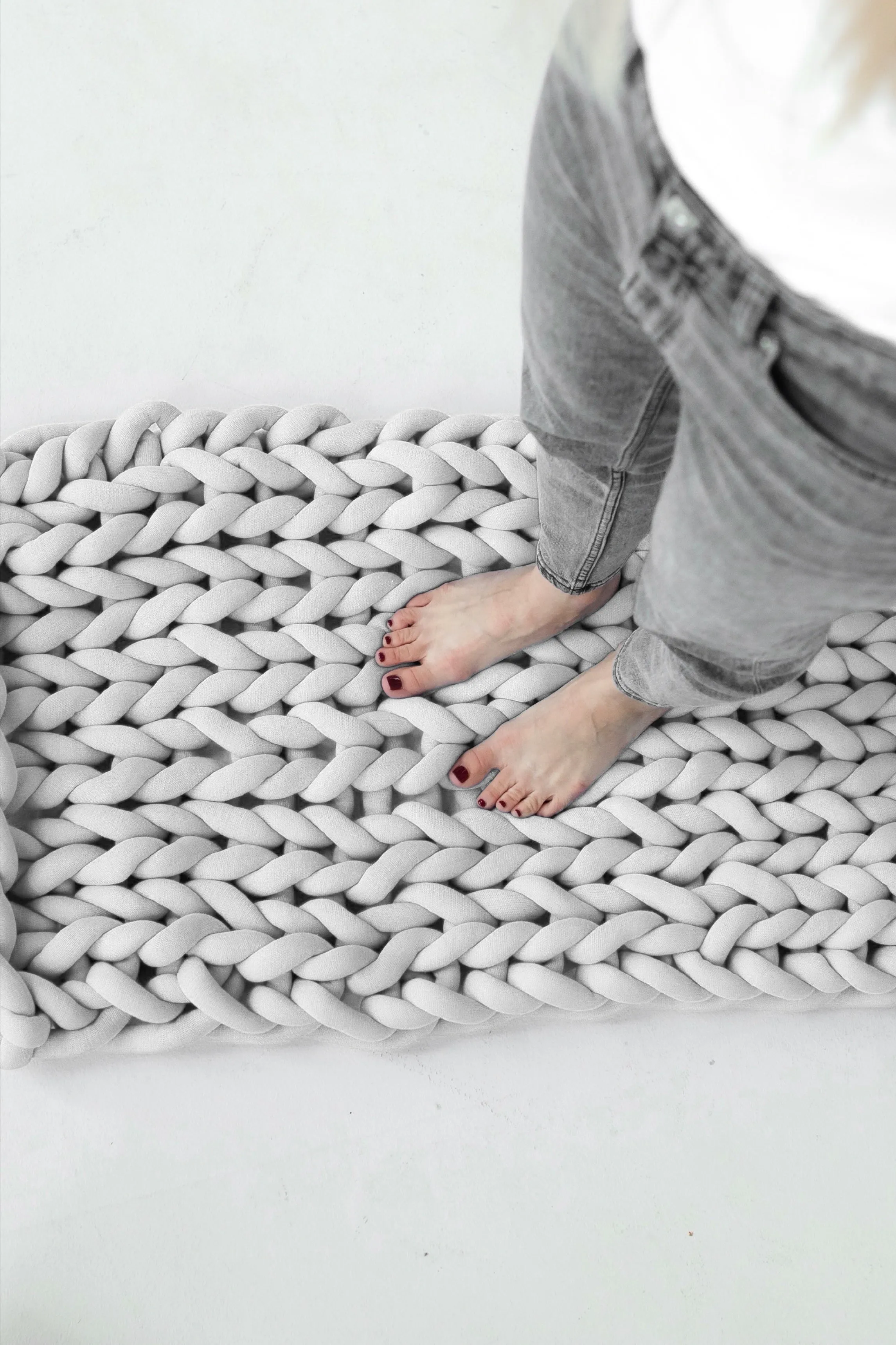 Tube yarn rug, medium 24”x32” (60x80 cm)